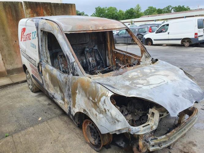 Image Feu arriere principal gauche (feux) - FIAT DOBLO 2