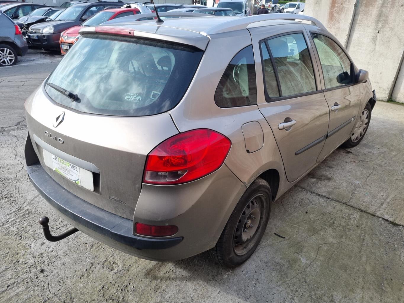 Pare choc arriere RENAULT CLIO 3 PHASE 1 BREAK Diesel - 1