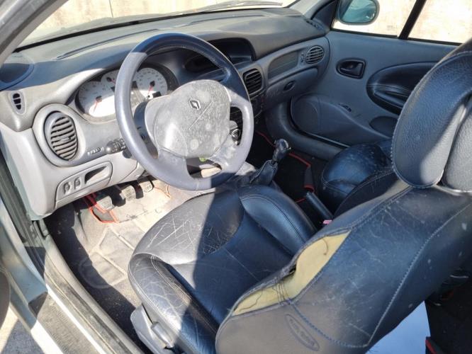 Image Feu arriere principal gauche (feux) - RENAULT MEGANE 1