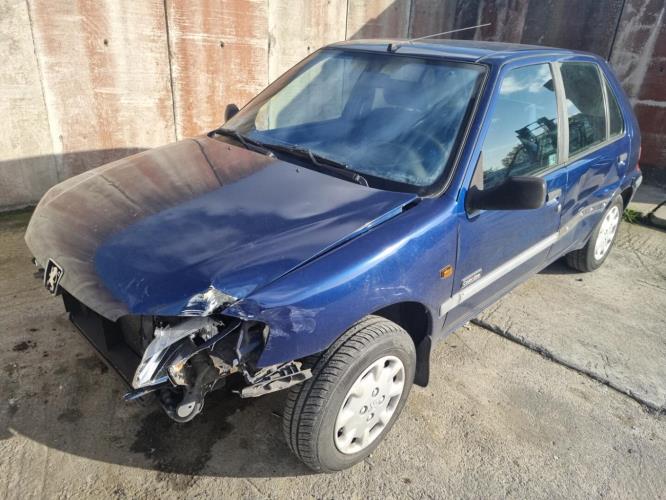 Image Feu arriere principal gauche (feux) - PEUGEOT 106