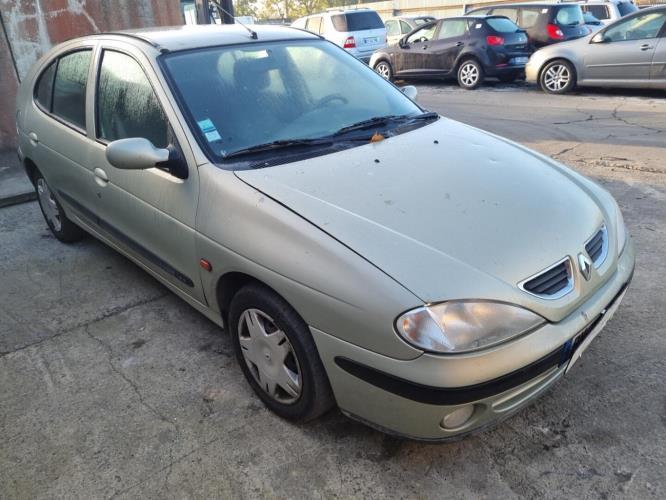 Image Pare choc avant - RENAULT MEGANE 1