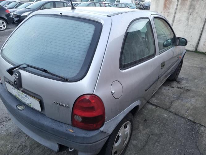 Image Feu arriere principal gauche (feux) - OPEL CORSA B