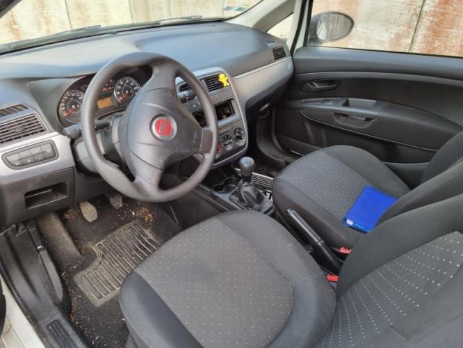 Image Feu arriere principal droit (feux) - FIAT GRANDE PUNTO
