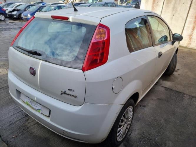 Image Feu arriere principal droit (feux) - FIAT GRANDE PUNTO