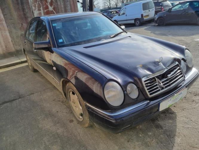 Image Feu arriere principal gauche (feux) - MERCEDES CLASSE E 210