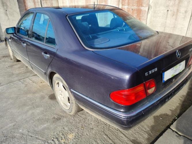 Image Feu arriere principal gauche (feux) - MERCEDES CLASSE E 210