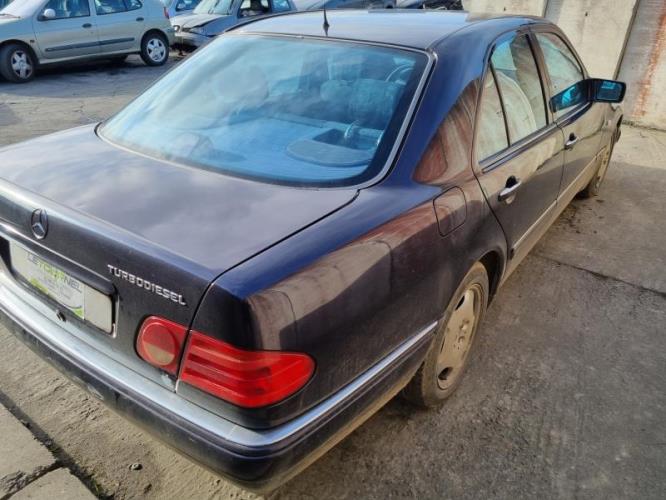 Image Feu arriere principal gauche (feux) - MERCEDES CLASSE E 210