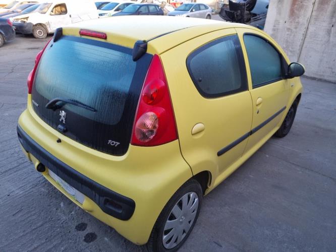 Image Feu arriere principal gauche (feux) - PEUGEOT 107