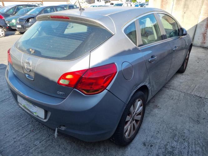 Image Feu arriere principal droit (feux) - OPEL ASTRA J