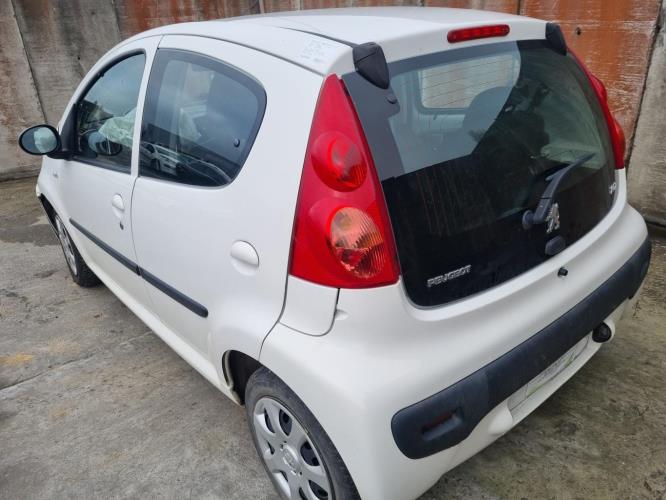 Image Lunette arriere - PEUGEOT 107