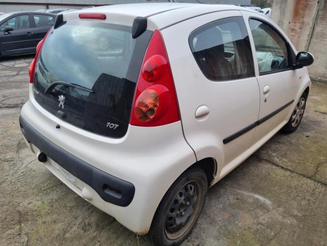 Image Lunette arriere - PEUGEOT 107