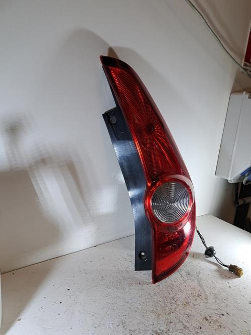 Image Feu arriere principal droit (feux) - OPEL AGILA B