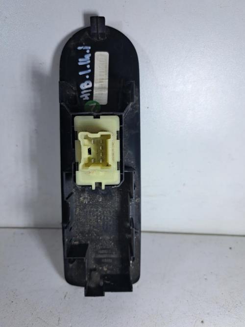 Image Interrupteur de leve vitre avant droit - RENAULT CLIO 4