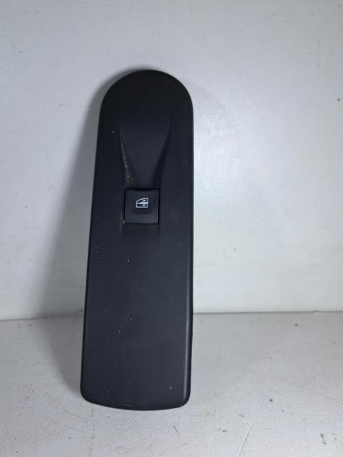 Image Interrupteur de leve vitre avant droit - RENAULT CLIO 4