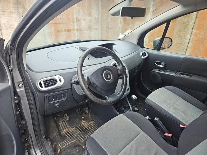 Image Cache sous moteur - RENAULT GRAND MODUS