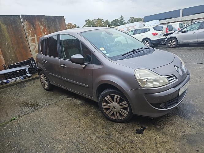 Image Cache sous moteur - RENAULT GRAND MODUS
