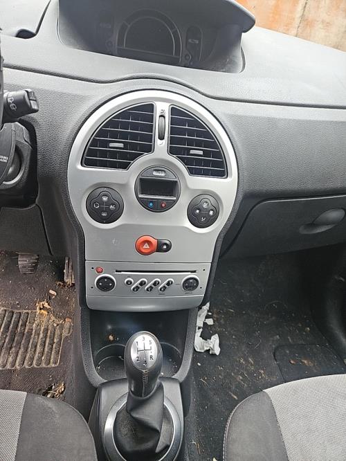 Image Cache sous moteur - RENAULT GRAND MODUS