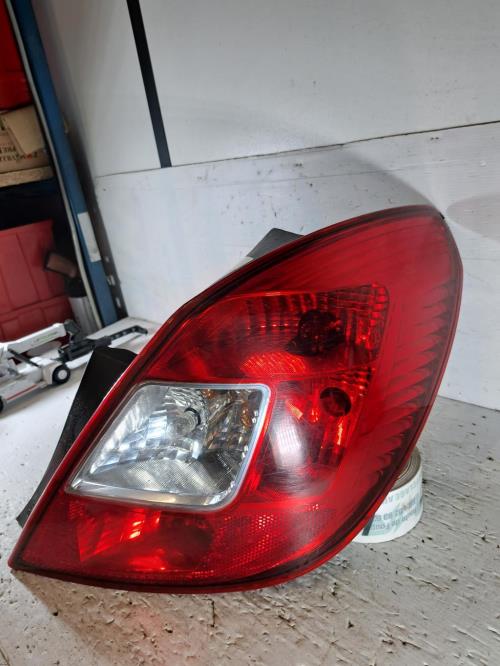 Image Feu arriere principal droit (feux) - OPEL CORSA D