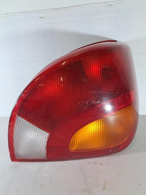 Image Feu arriere principal droit (feux) - FORD FIESTA 4