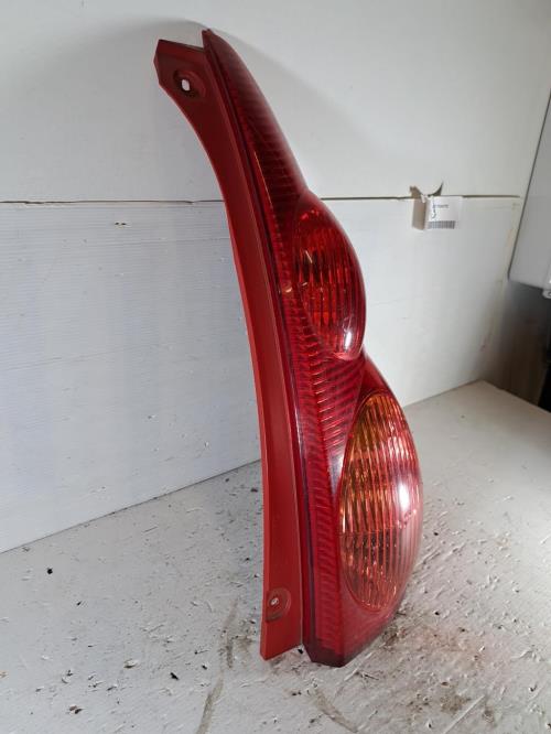 Image Feu arriere principal droit (feux) - PEUGEOT 107