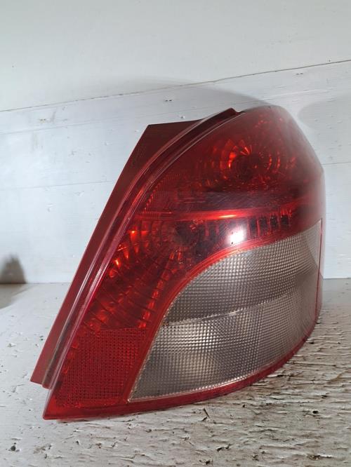 Image Feu arriere principal droit (feux) - TOYOTA YARIS 2