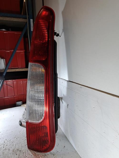 Image Feu arriere principal droit (feux) - FORD C-MAX 1