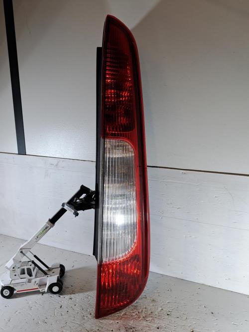 Image Feu arriere principal droit (feux) - FORD C-MAX 1