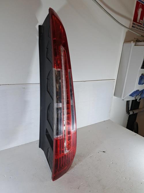 Image Feu arriere principal droit (feux) - FORD C-MAX 1