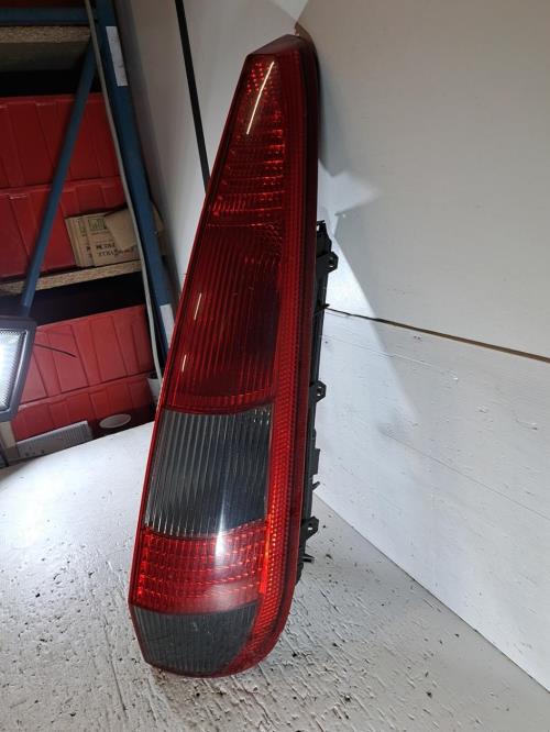 Image Feu arriere principal droit (feux) - FORD FIESTA 5
