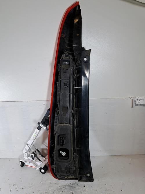 Image Feu arriere principal droit (feux) - FORD FIESTA 5