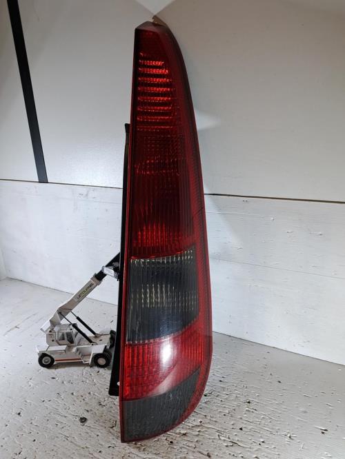 Image Feu arriere principal droit (feux) - FORD FIESTA 5