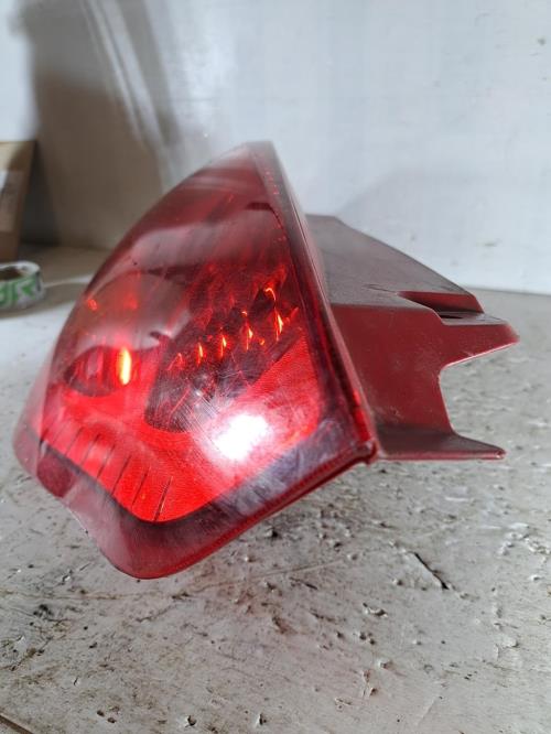 Image Feu arriere principal droit (feux) - FORD FIESTA 6