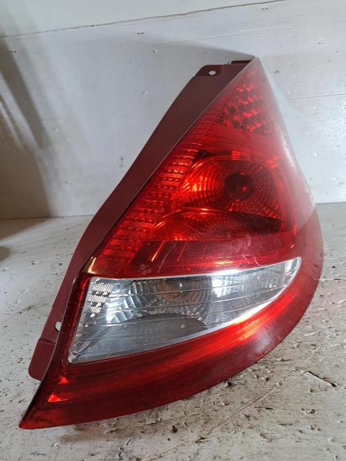Image Feu arriere principal droit (feux) - FORD FIESTA 6