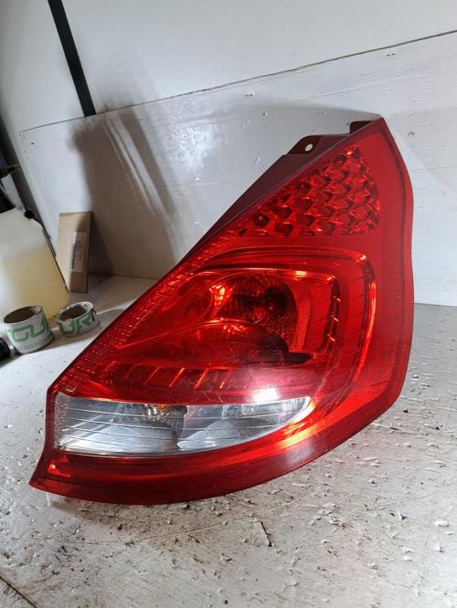 Image Feu arriere principal droit (feux) - FORD FIESTA 6