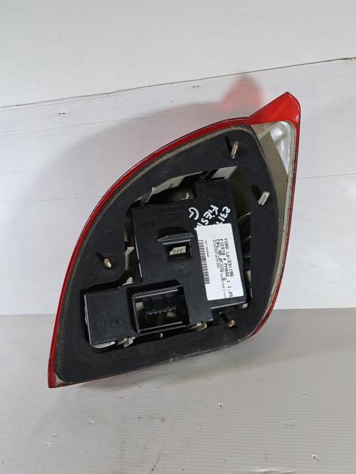 Image Feu arriere principal gauche (feux) - FORD FIESTA 4