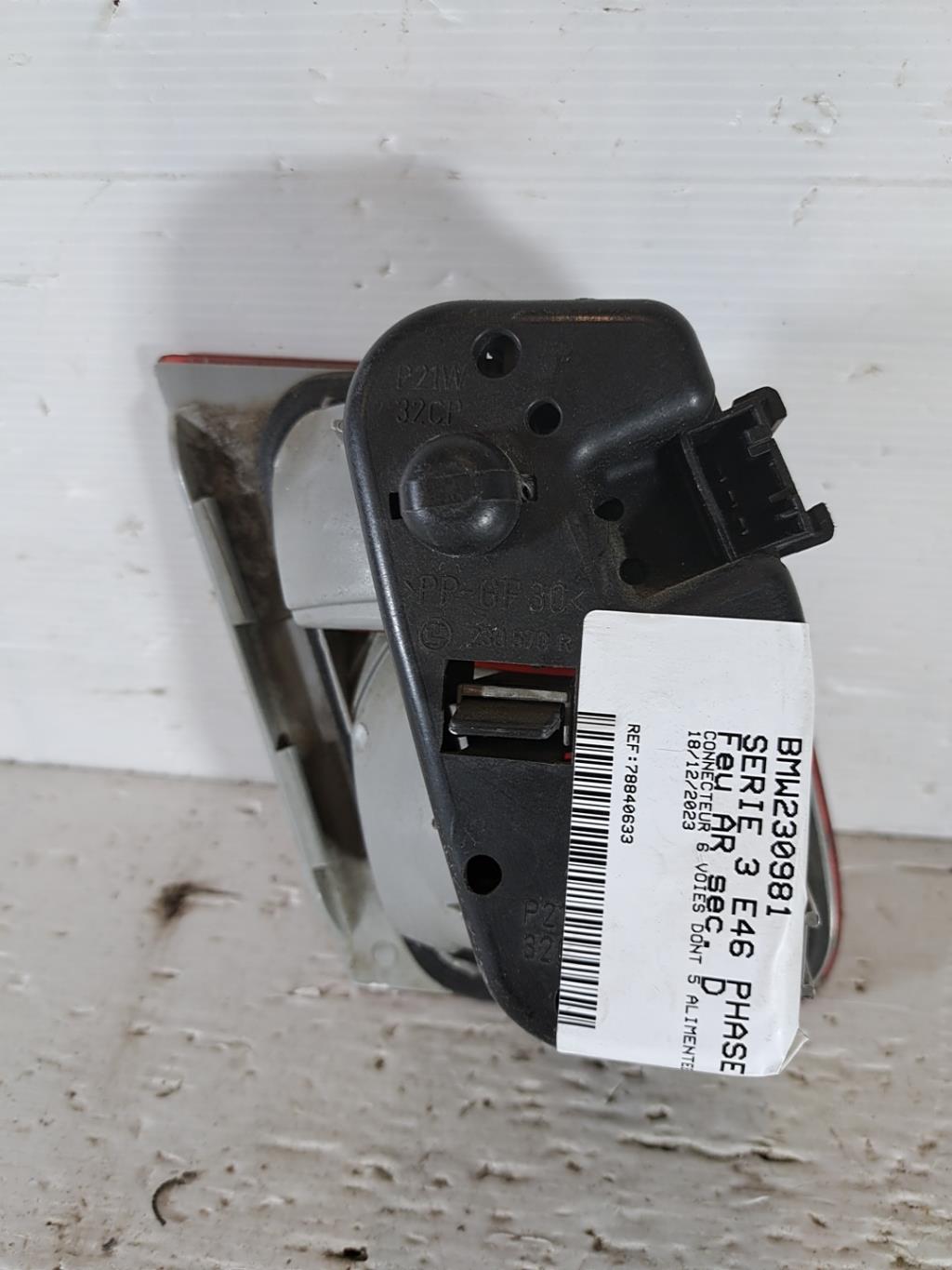 Feu arriere secondaire droit (feux) BMW SERIE 3 E46 PHASE 1 Diesel - 1