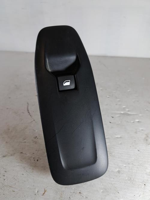 Image Interrupteur de leve vitre avant droit - PEUGEOT 208 1