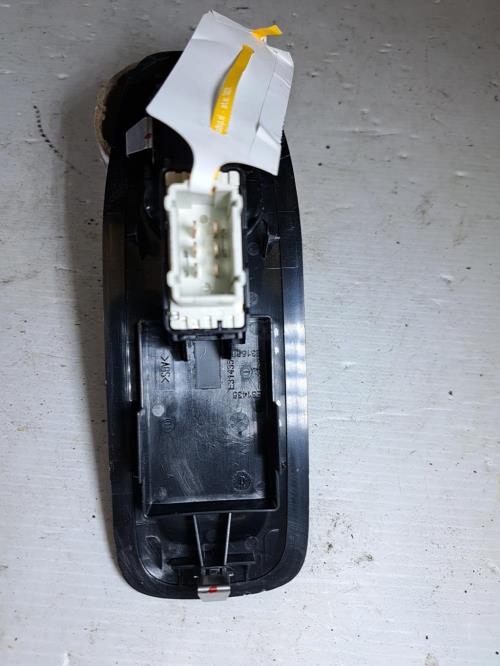 Image Interrupteur de leve vitre avant droit - PEUGEOT 208 1