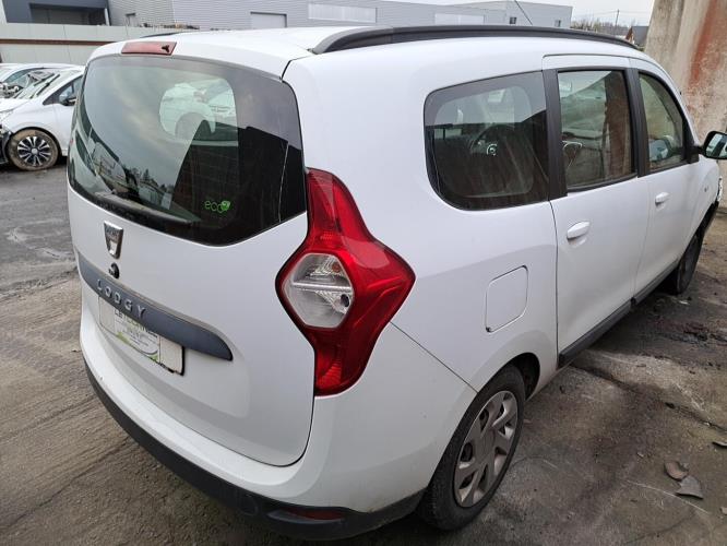 Image Cache sous moteur - DACIA LODGY