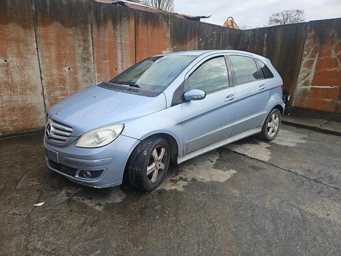 Image Feu arriere principal droit (feux) - MERCEDES CLASSE B 245