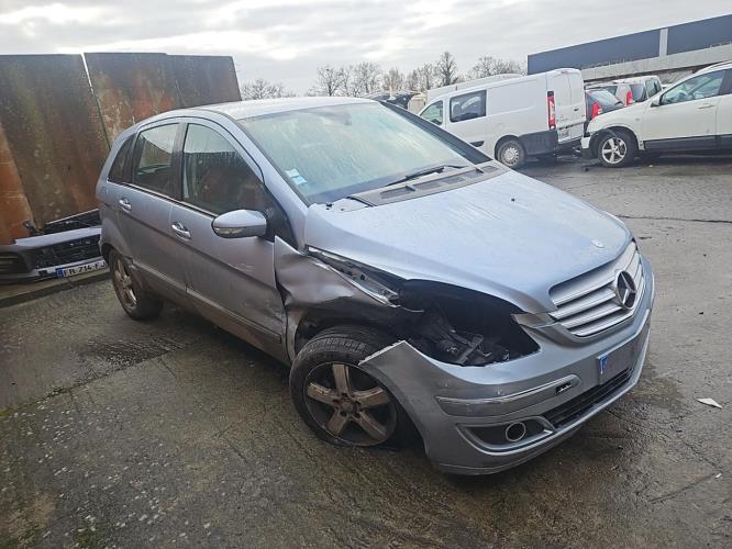 Image Feu arriere principal droit (feux) - MERCEDES CLASSE B 245