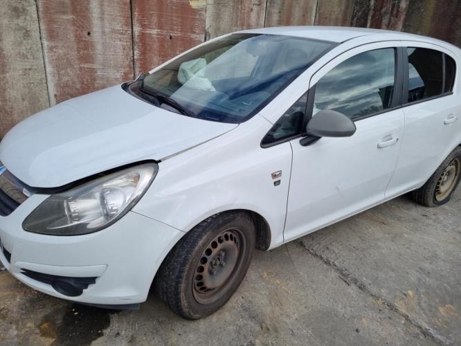 Image Feu arriere principal gauche (feux) - OPEL CORSA D