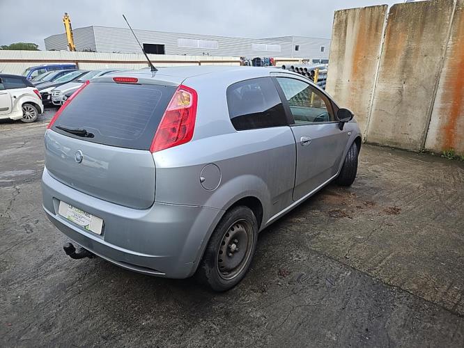 Image Feu arriere principal droit (feux) - FIAT GRANDE PUNTO