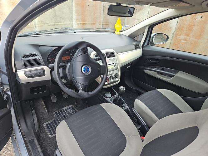 Image Feu arriere principal droit (feux) - FIAT GRANDE PUNTO