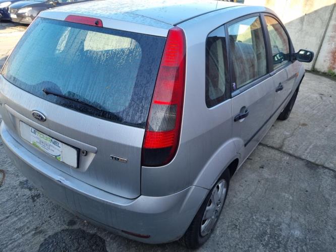Image Feu arriere principal droit (feux) - FORD FIESTA 5