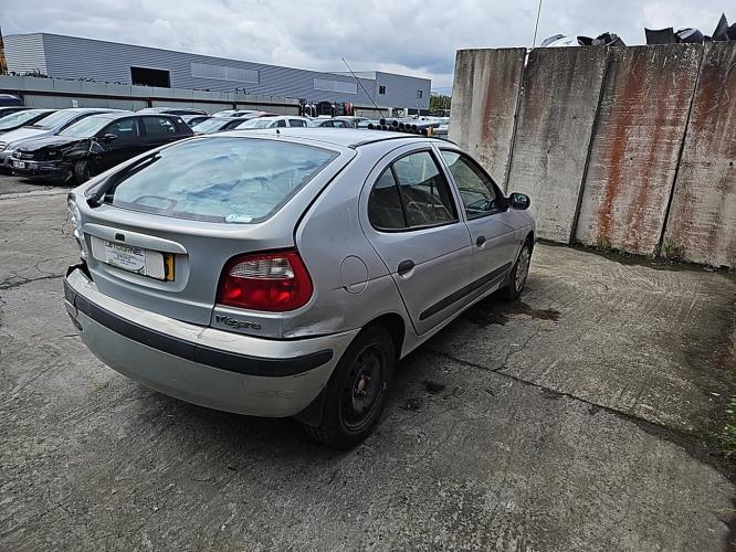 Image Porte avant droit - RENAULT MEGANE 1