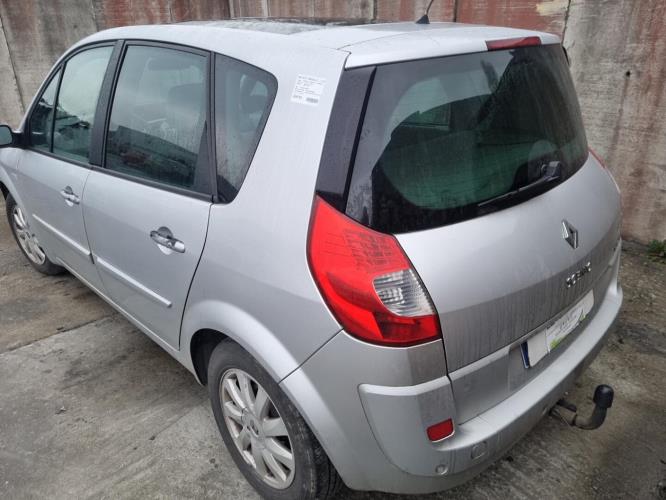 Image Cache sous moteur - RENAULT SCENIC 2