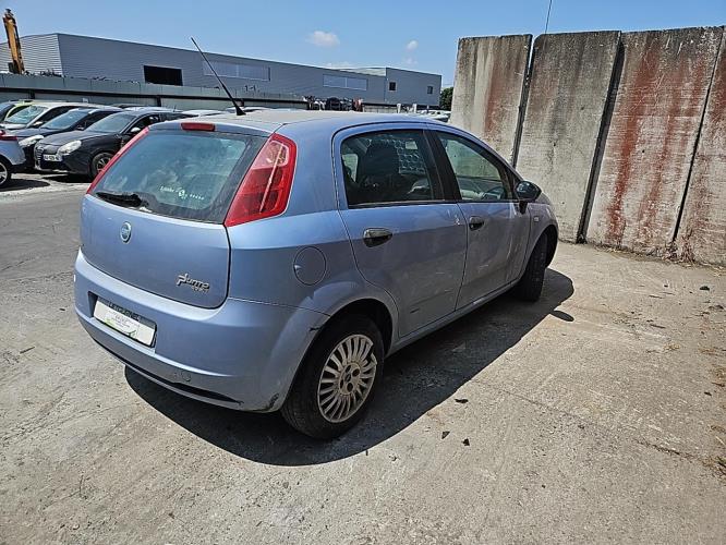 Image Feu arriere principal droit (feux) - FIAT GRANDE PUNTO