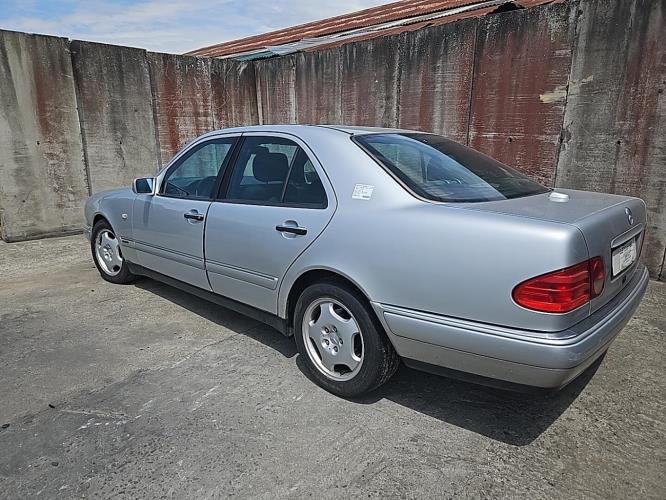 Image Feu arriere principal droit (feux) - MERCEDES CLASSE E 210