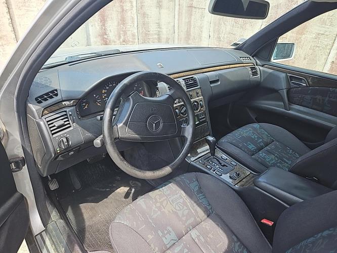 Image Feu arriere principal droit (feux) - MERCEDES CLASSE E 210